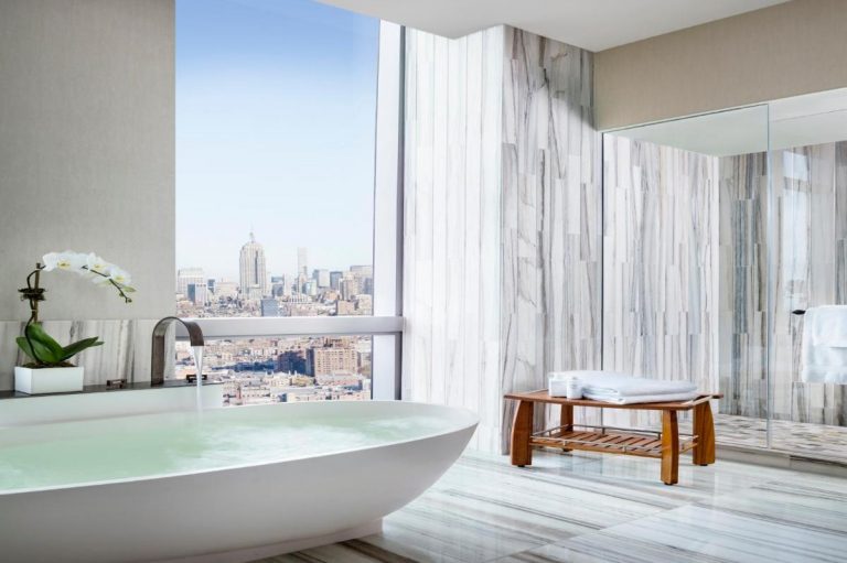 Hotel with private jacuzzi nyc