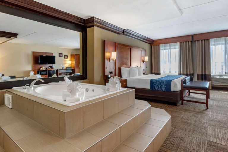 14 Romantic NYC Hotels With Jacuzzi In Room And Hot Tub Suites New 